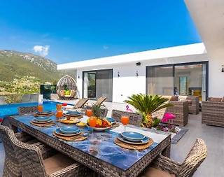 Kaş Hacıoğlan'da Geniş Bahçeli, Özel Havuzlu, Lüks Kiralık Villa - 4