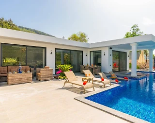 Kaş Hacıoğlan'da Geniş Bahçeli, Özel Havuzlu, Lüks Kiralık Villa - 1