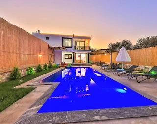 Kaş Gelemiş'te Çekirdek Ailelere Uygun, Özel Havuzlu, Jakuzili Villa - 3