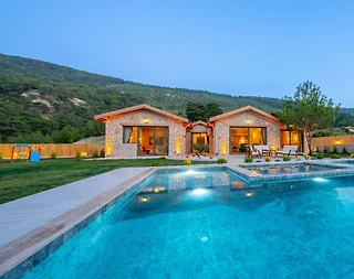 Antalya Kaş'ta Göz Alıcı Doğada, Özel Havuzlu, Taş Villa - 1