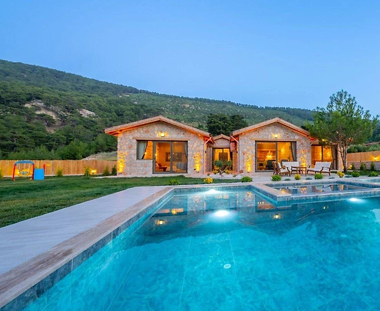 Antalya Kaş'ta Göz Alıcı Doğada, Özel Havuzlu, Taş Villa - 1