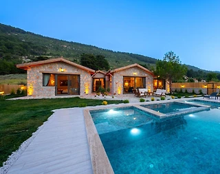 Antalya Kaş'ta Göz Alıcı Doğada, Özel Havuzlu, Taş Villa - 2