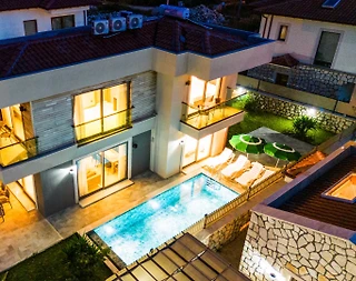 Kaş Andifli'de Harika Tasarımlı, Özel Havuzlu, 3+1 Villa - 1