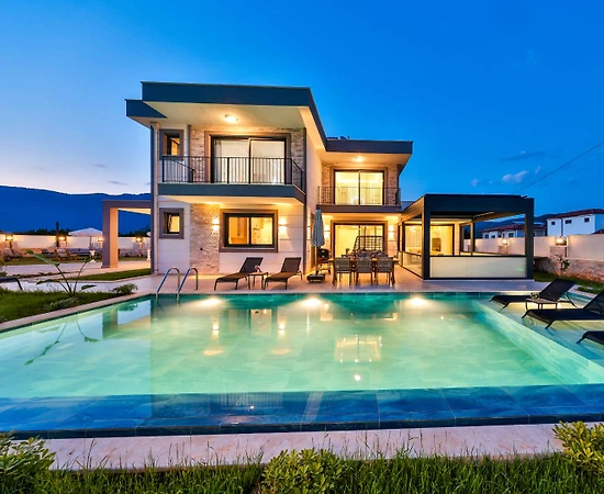Kaş Andifli'de Elverişli Konumda, Özel Havuzlu, Konforlu Villa - 1