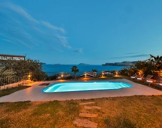 Kaş Çukurbağ'da Merkezi Konumda, Özel Havuzlu, Şık Villa - 4