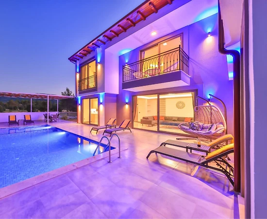 Kaş Uğrar'da Geniş Ailelere Uygun, Özel Havuzlu, Geniş Villa - 1