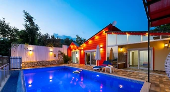 Antalya Kaş'ta Doğa İçerisinde, Özel Havuzlu, Kiralık Balayı Villası