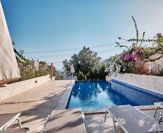 Kalkan Kızıltaş'ta Merkezi Konumda, Özel Havuzlu, Modern Villa - 1