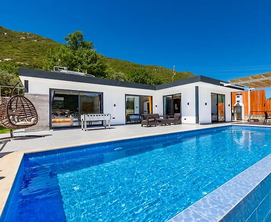 Kaş Sarıbelen'de Muhteşem Doğa Manzaralı, Özel Havuzlu, Lüks Villa - 1