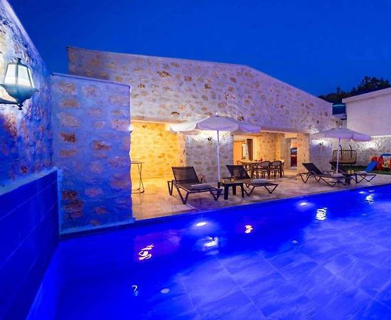 Kaş İslamlar'da Doğanın Tam Ortasında, Özel Havuzlu, Modern Villa - 1