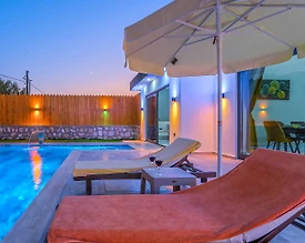 Kaş Sarıbelen'de Doğa Manzaralı, Özel Havuzlu, Bahçeli Kiralık Villa - 3