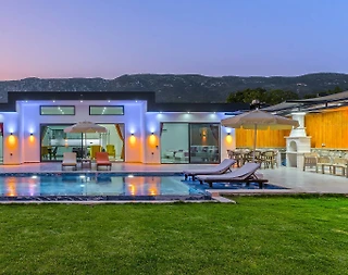 Kaş Sarıbelen'de Doğa Manzaralı, Özel Havuzlu, Bahçeli Kiralık Villa - 2