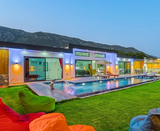 Kaş Sarıbelen'de Doğa Manzaralı, Özel Havuzlu, Bahçeli Kiralık Villa - 1