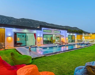 Kaş Sarıbelen'de Doğa Manzaralı, Özel Havuzlu, Bahçeli Kiralık Villa - 1