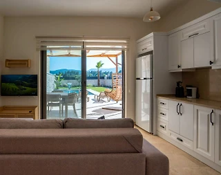 Kaş Kasaba'da Huzurlu Konumda, Özel Havuzlu, Konforlu Villa - 4