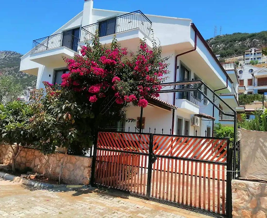 Kaş Andifli'de Merkezi Konumda, Geniş Bahçeli, Konforlu Suit - 1