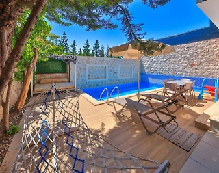 Antalya Kaş'ta Modern Tasarımlı, Özel Havuzlu, Jakuzili Kiralık Villa - 2