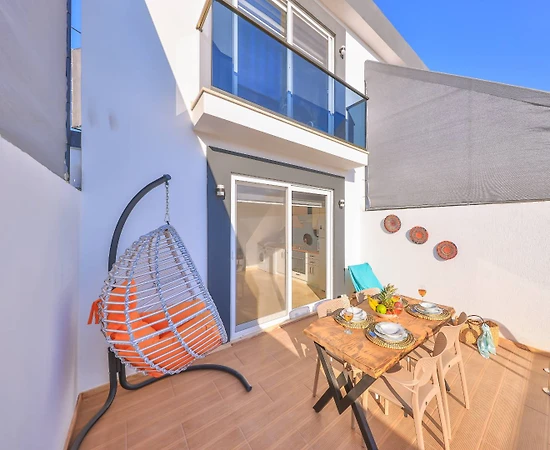 Kaş Andifli'de Muhteşem Manzaralı, Özel Havuzlu, Konforlu Villa - 1