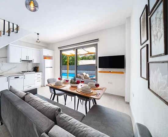 Kaş Kasaba'da Minimalist Tasarımlı, Özel Havuzlu, Balayı Villası - 1