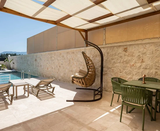 Kaş Kasaba'da Tesis İçerisinde, Özel Havuzlu, Balayı Villası - 1