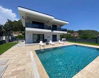 Antalya Kemer'de Doğa İle İç İçe, Özel Havuzlu, Modern Tasarımlı Villa - 2