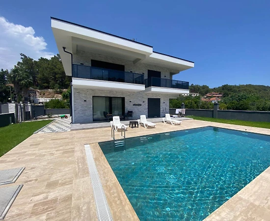 Antalya Kemer'de Doğa İle İç İçe, Özel Havuzlu, Modern Tasarımlı Villa - 1