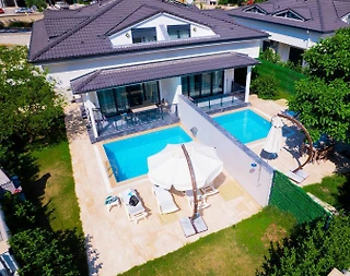 Kemer Arslanbucak'ta Elverişli Konumda, Isıtmalı Havuzlu, 3+1 Villa - 1