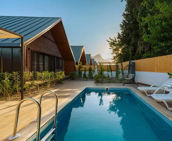 Antalya Konyaaltı'nda Doğa İle İç İçe, Özel Havuzlu, Modern Villa - 1