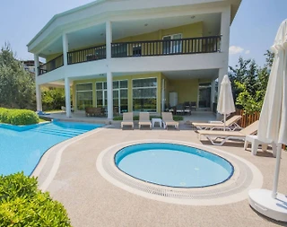 Antalya Konyaaltı'nda Geniş Alanlara Sahip, Özel Havuzlu, Ferah Villa - 1