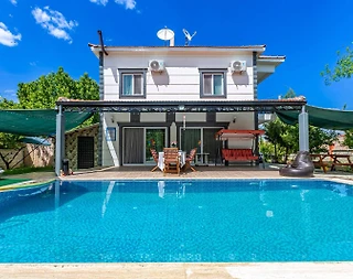 Antalya Korkuteli'nde Geniş Bahçeli, Özel Havuzlu, Konforlu Villa - 1