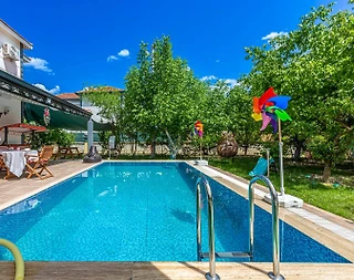 Antalya Korkuteli'nde Geniş Bahçeli, Özel Havuzlu, Konforlu Villa - 4