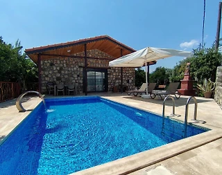 Antalya Kumluca'da Çekirdek Ailelere Uygun, Özel Havuzlu, Taş Villa - 1