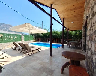 Antalya Kumluca'da Çekirdek Ailelere Uygun, Özel Havuzlu, Taş Villa - 2