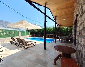 Antalya Kumluca'da Çekirdek Ailelere Uygun, Özel Havuzlu, Taş Villa - 2