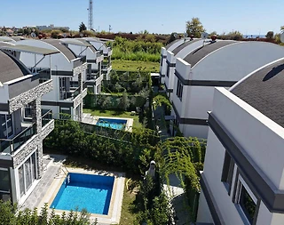 Antalya Manavgat'da Site İçerisinde, Isıtmalı Havuzlu, Geniş Villa - 1