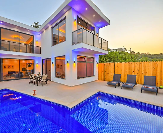 Kaş Gelemiş'te Modern Tasarımlı, Özel Havuzlu, Saunalı Villa - 1