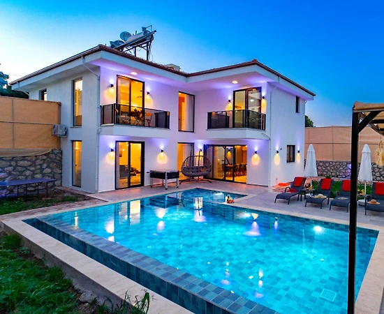 Kaş Gelemiş'te Merkezi Konumda, Özel Havuzlu, Lüks Villa - 1