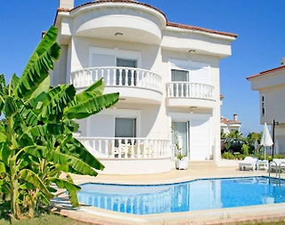 Antalya Serik'te Site İçerisinde, Özel Havuzlu, Geniş Bahçeli Villa - 1