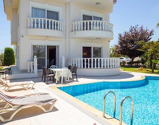 Antalya Serik'te Site İçerisinde, Özel Havuzlu, Geniş Bahçeli Villa - 2