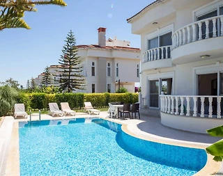 Antalya Serik'te Site İçerisinde, Özel Havuzlu, Konforlu Villa - 3