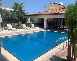 Kemer Göynük'te Denize Yakın Konumda, Ortak Havuzlu, Merkezi Villa - 1