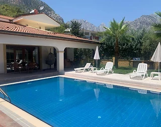 Kemer Göynük'te Denize Yakın Konumda, Ortak Havuzlu, Merkezi Villa - 2