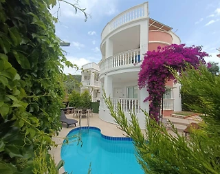 Aydın Didim'de Doğa İçerisinde, Özel ve Ortak Havuzlu, Konforlu Villa - 1