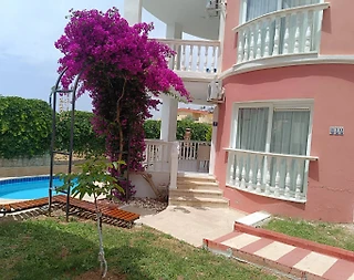 Aydın Didim'de Doğa İçerisinde, Özel ve Ortak Havuzlu, Konforlu Villa - 2