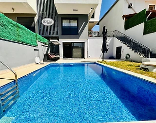 Aydın Kuşadası'nda Elverişli Konumda, Özel Havuzlu, Kiralık Villa - 1