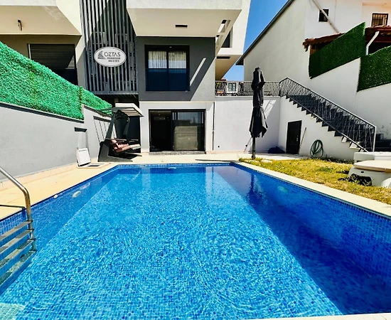 Aydın Kuşadası'nda Elverişli Konumda, Özel Havuzlu, Kiralık Villa - 1