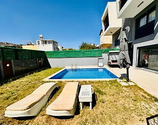 Aydın Kuşadası'nda Elverişli Konumda, Özel Havuzlu, Kiralık Villa - 2