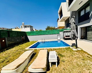 Aydın Kuşadası'nda Elverişli Konumda, Özel Havuzlu, Kiralık Villa - 3