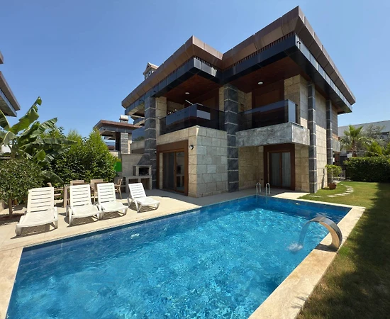 Aydın Kuşadası'nda Huzurlu Doğada, Özel Havuzlu, Konforlu Villa - 1