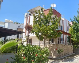 Aydın Kuşadası'nda Merkeze ve Plaja Yakın, 4+1, Tripleks Villa - 2